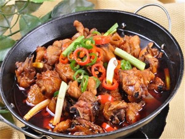 俏吧妹雞公煲火鍋雞