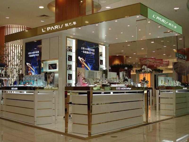 靚巴黎化妝品加盟店展示
