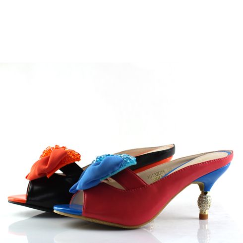 摩熙米昵-新款花朵細跟涼鞋