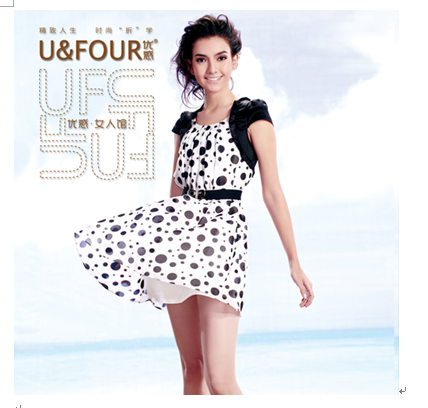 萊爾維思優惑圓點修身連衣裙&nbsp;&nbsp; 
