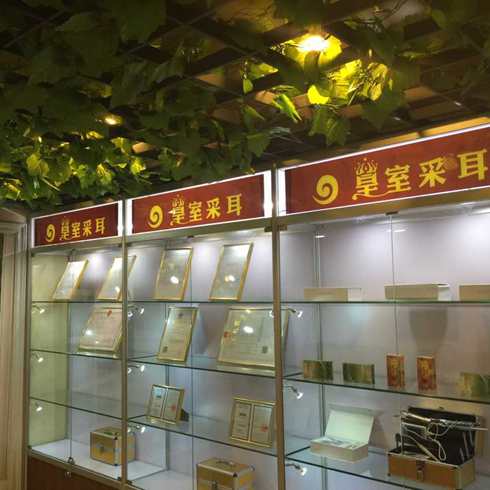 皇室耳療養生館-皇室采耳展示櫥窗