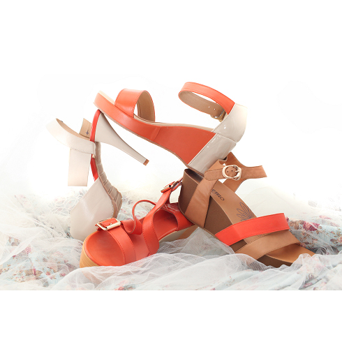 卡帝樂涼鞋&nbsp;&nbsp;&nbsp;&nbsp;&nbsp;&nbsp;&nbsp;&nbsp; 