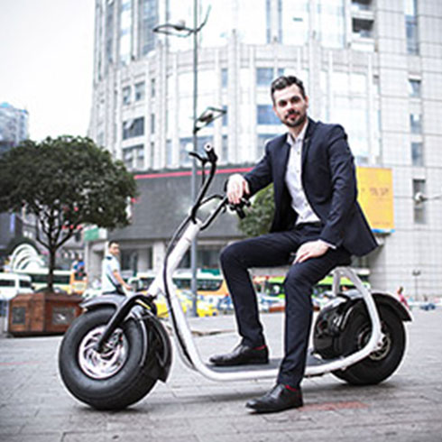 塞夫電動智能滑板白領