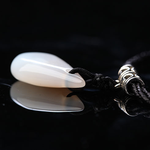 木玉齋水滴玉石側面