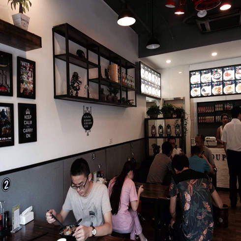 甌品味棒面店內食客