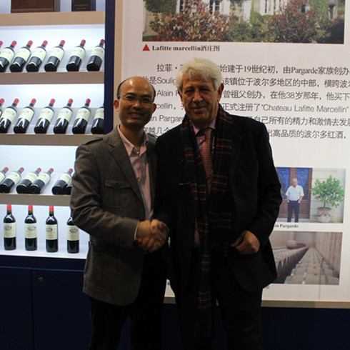 副總監與釀酒師合影