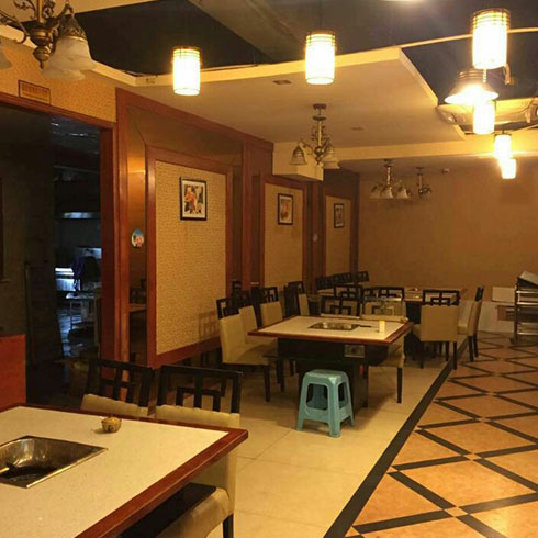 巴國口福火鍋室內環境