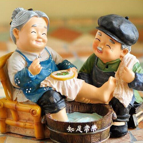 新潮風暴潮品-老人泥偶圖