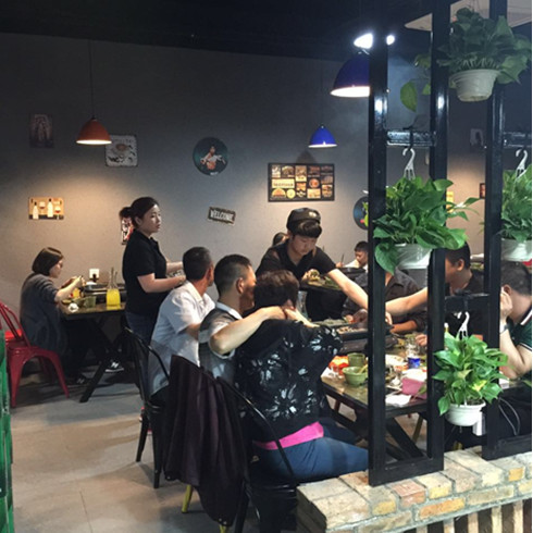 滋魚烤魚工業風加盟店