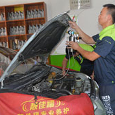 靚佳福汽車養護-工作場景