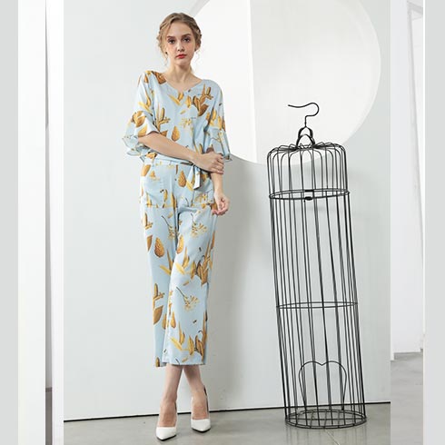 佰莉衣櫥女裝-V領荷葉袖套裝