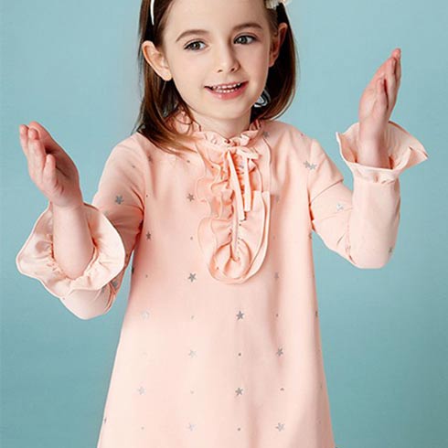 頑皮維尼童裝-星星印花寬松長(zhǎng)袖連衣裙