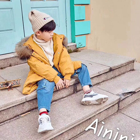 艾尼尼童裝-大毛領(lǐng)中長款羽絨服