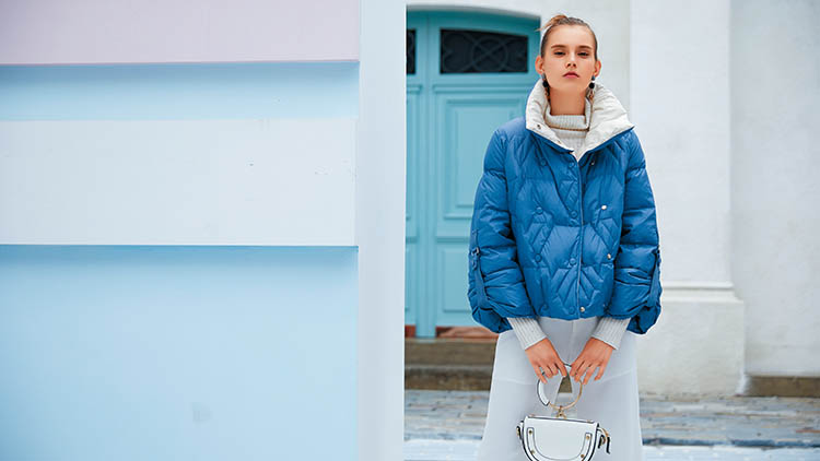 Ei.依衣女裝-高領(lǐng)藍色羽絨服